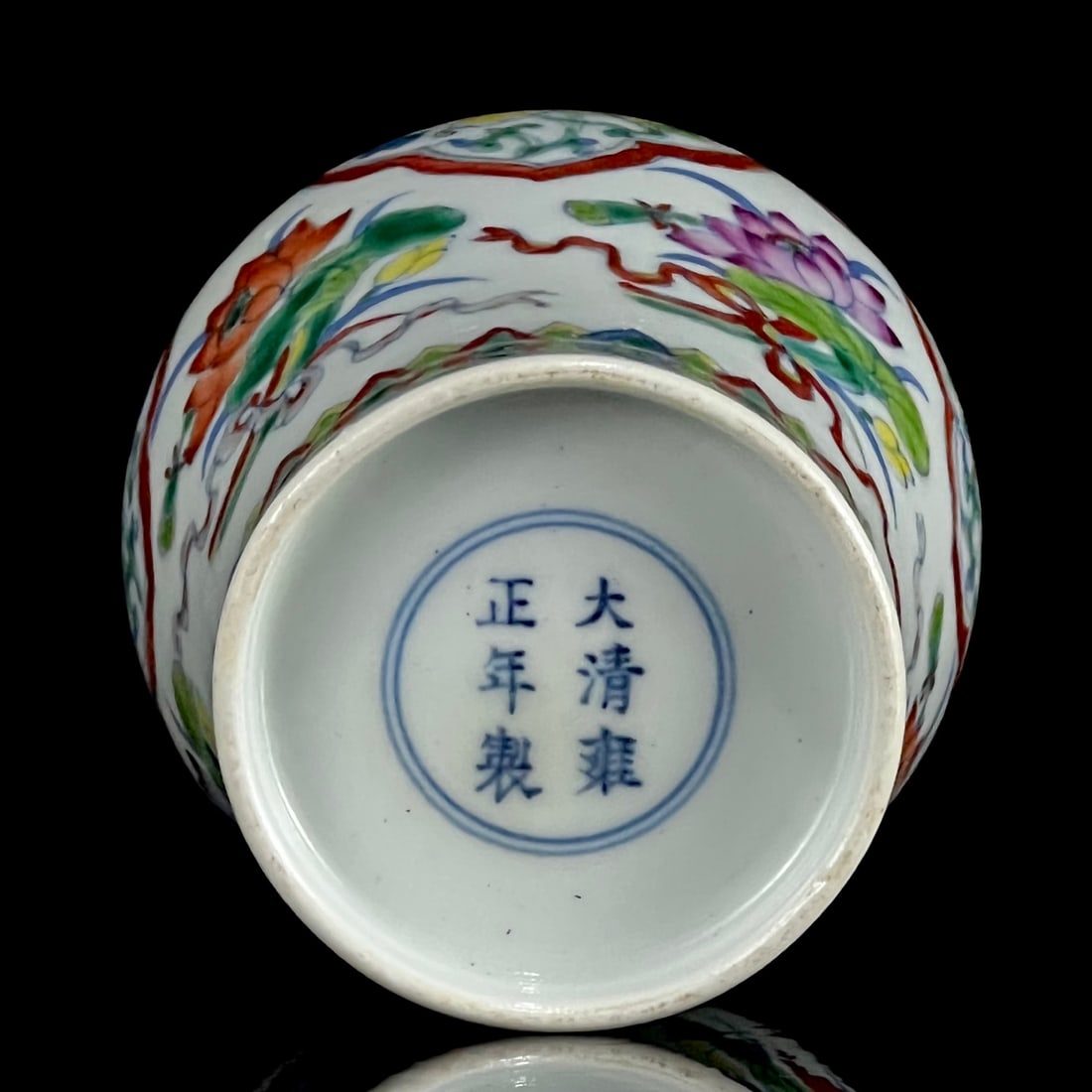 An Exquisite Doucai Flower Pattern Vase - 8