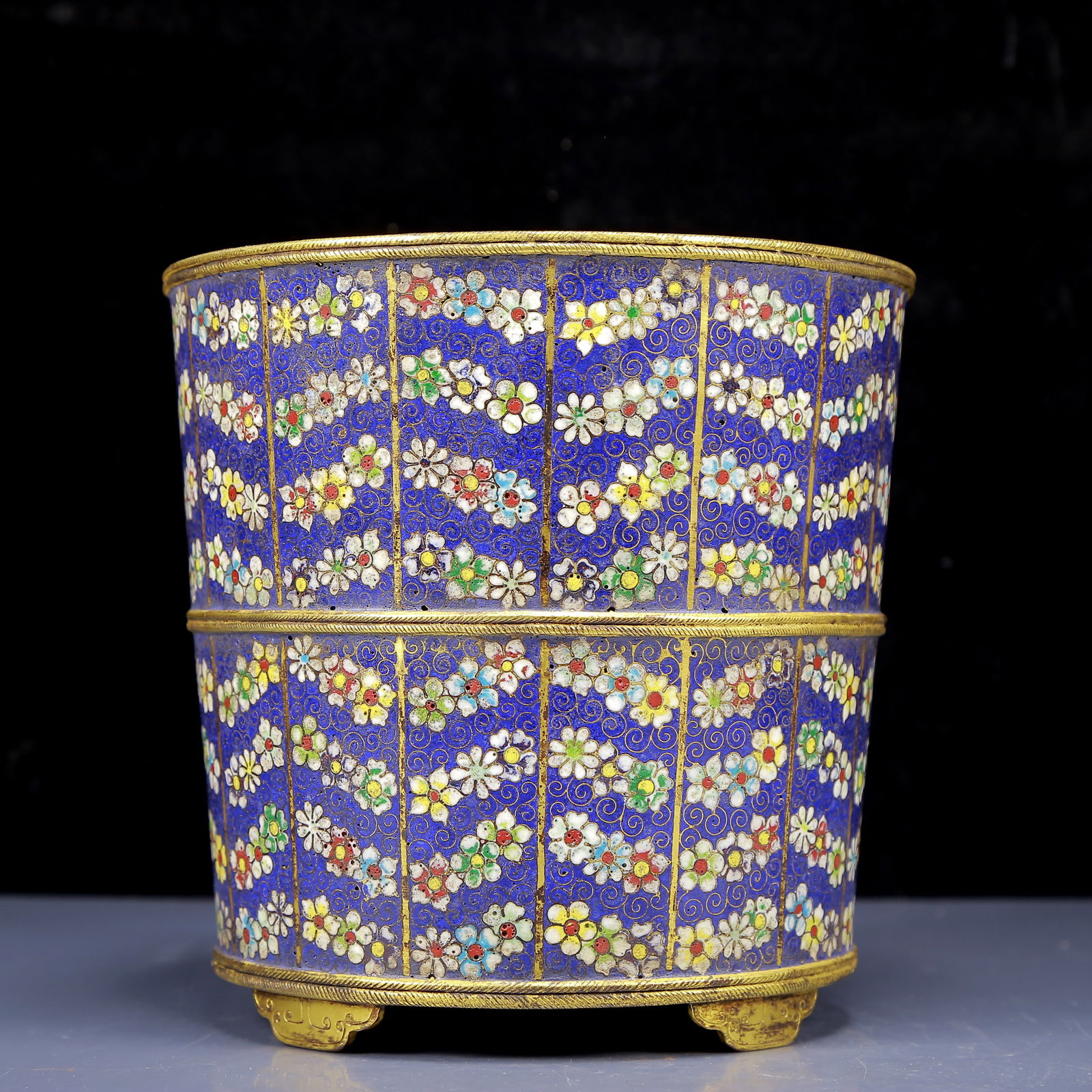 An Exquisite Cloisonne Flower Pattern Brush Pot: An Exquisite Cloisonne Flower Pattern Brush Pot,Qing Dynasty, China,Qianlong Six-character Mark,Size:8.3inx8.1in,Weight:2510g 