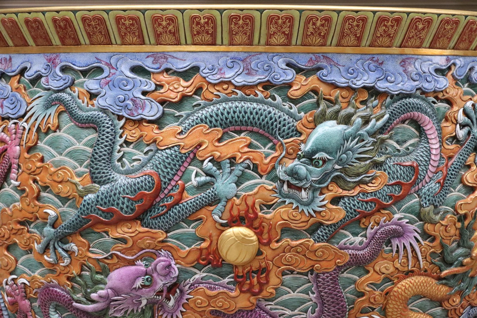 A Huge Famille-Rose Seawater Auspicious Cloud and Dragon Pattern Vat - 9
