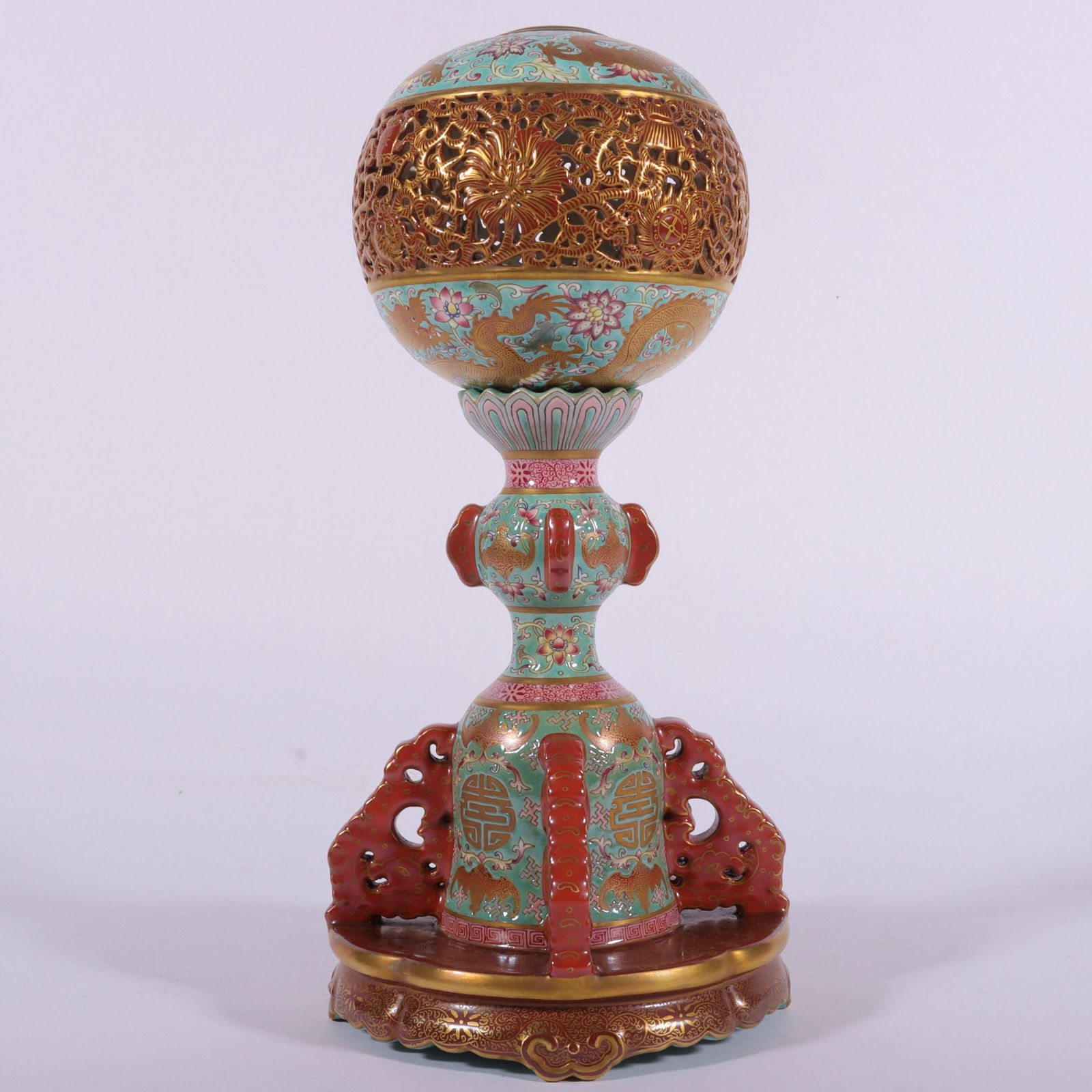 An Exquisite Famille-Rose Turquoise Ground Painted Gold Hollow Dragon Bats and Peach Pattern: An Exquisite Famille-Rose Turquoise Ground Painted Gold Hollow Dragon Bats and Peach Pattern Hatstand,Qing Dynasty, China,Qianlong Four-character Mark,Size:11inx2inx5.3in 粉彩松ĳ
