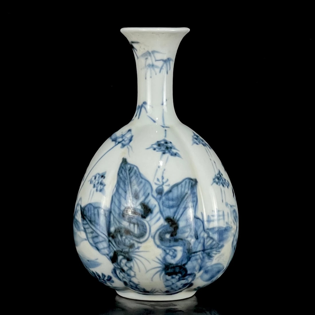 An Exquisite Blue and White Figure Pattern Vase: An Exquisite Blue and White Figure Pattern Vase,Ming Dynasty, China,Tianshun Six-character Mark,Size:5.9inx3.5in 青花人物纹瓶,中国明代,ä