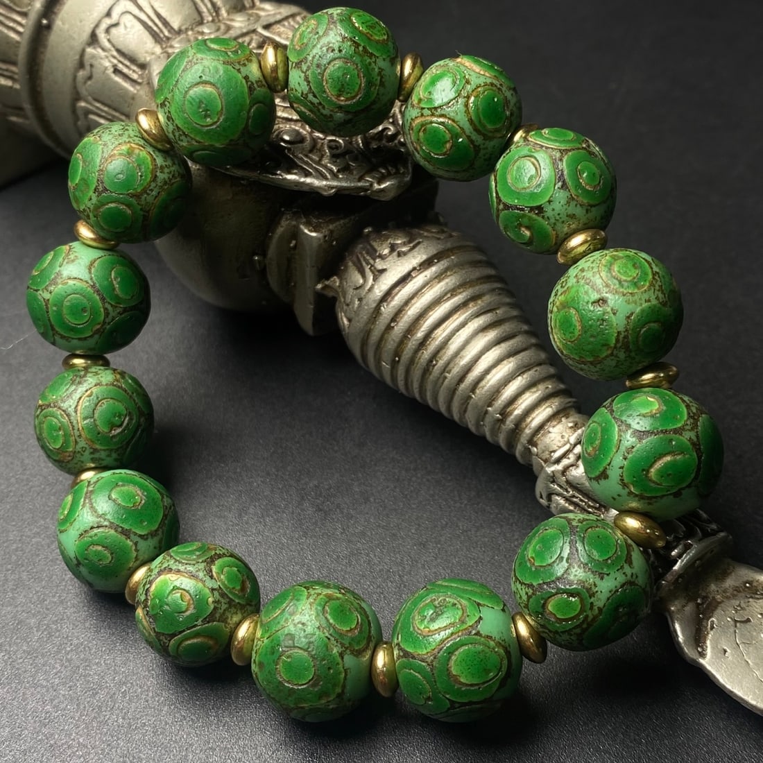 An Exquisite Glass Bracelets - 7