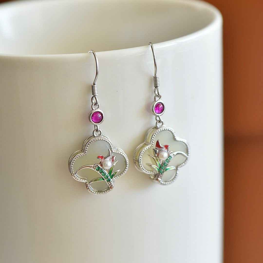 A Pair of Exquisite Sterling Silver Inlaid White Jade Earrings,Inlaid Pearls: A Pair of Exquisite Sterling Silver Inlaid White Jade Earrings,Inlaid Pearls,Size:14mmx14mm 一对纯银镶白玉耳环,嵌珍珠