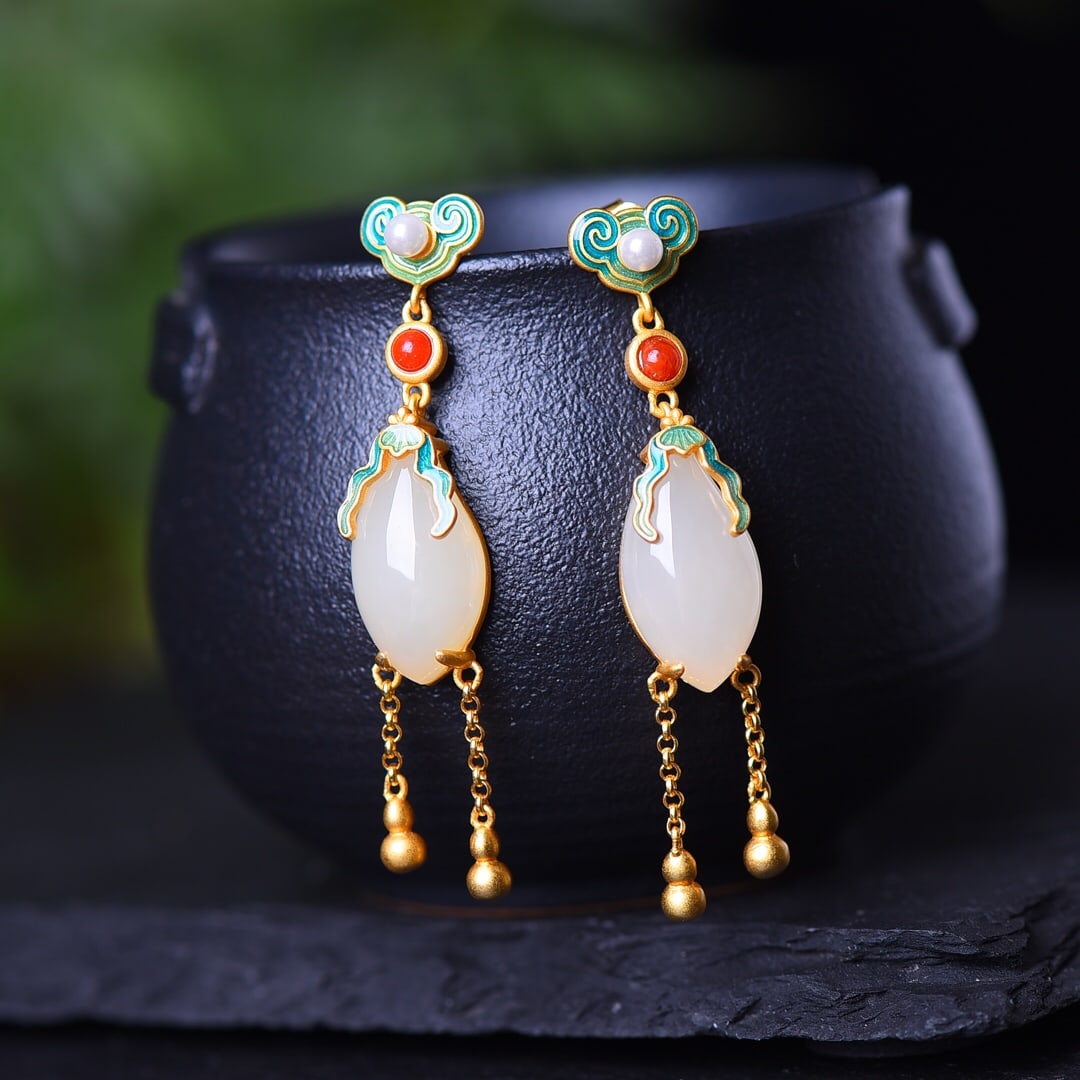 A Pair of Exquisite Sterling Silver-Gold Plated Inlaid White Jade Enamel Earrings: A Pair of Exquisite Sterling Silver-Gold Plated Inlaid White Jade Enamel Earrings,Size:10mmx18mm 