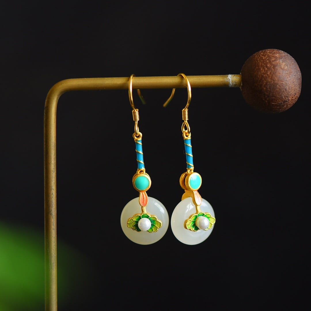 A Pair of Exquisite Sterling Silver-Gold Plated Inlaid White Jade Enamel Earrings,Inlaid Pearl: A Pair of Exquisite Sterling Silver-Gold Plated Inlaid White Jade Enamel Earrings,Inlaid Pearl 一对纯银镀金镶白玉珐琅耳环,