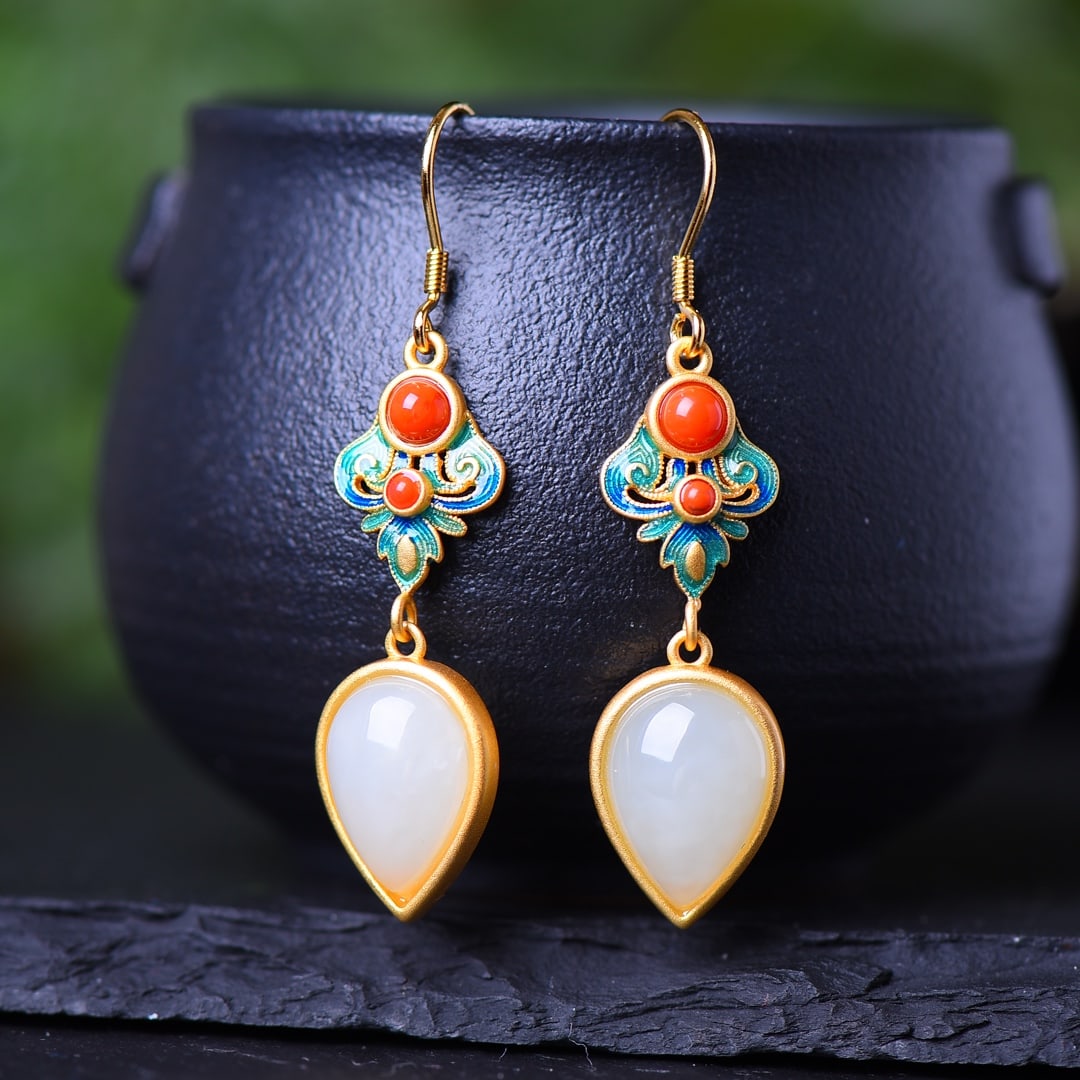 A Pair of Exquisite Sterling Silver-Gold Plated Inlaid White Jade Enamel Earrings: A Pair of Exquisite Sterling Silver-Gold Plated Inlaid White Jade Enamel Earrings,Size:10mmx14mm 