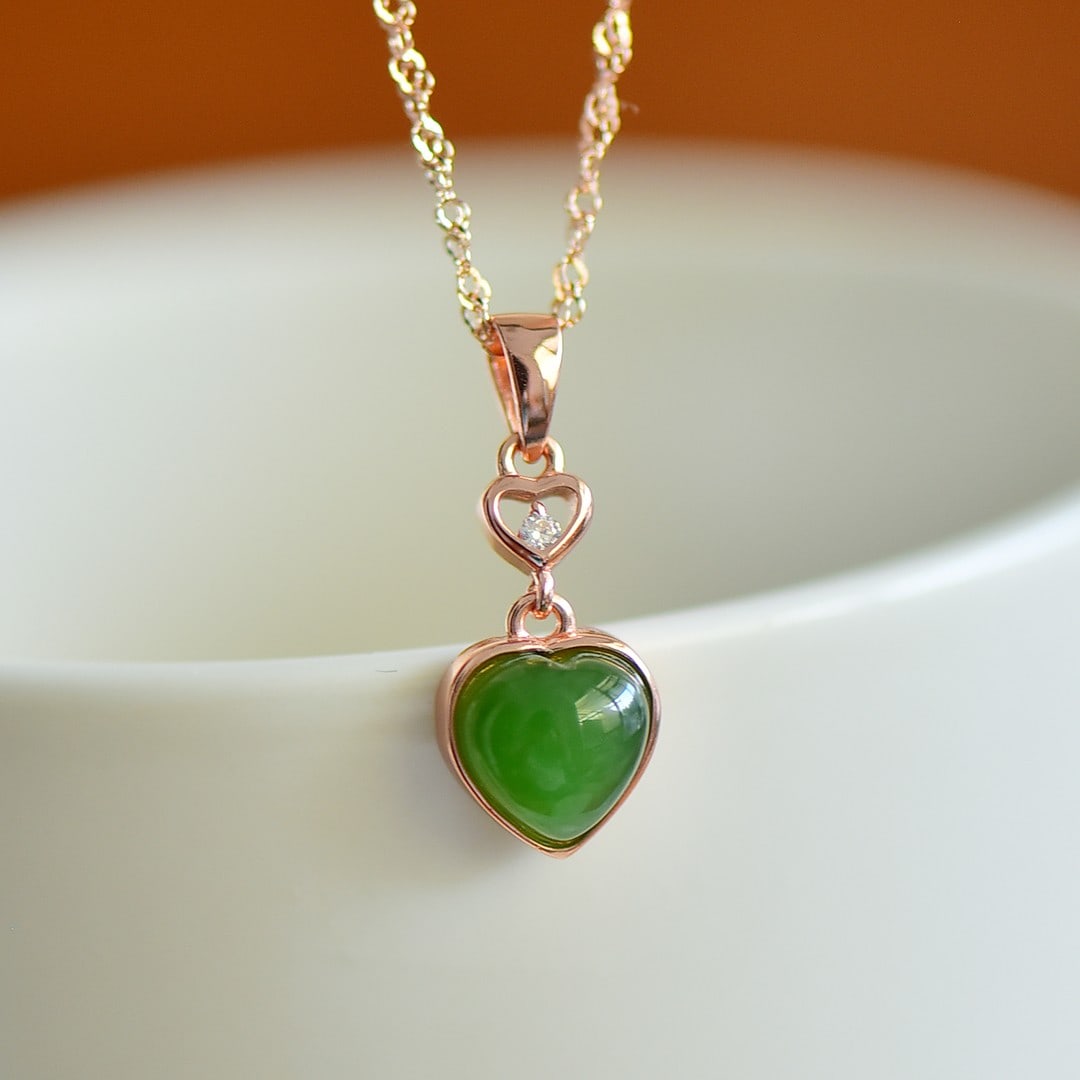 An Exquisite Sterling Silver-Gold Plated Inlaid Jasper Pendant: An Exquisite Sterling Silver-Gold Plated Inlaid Jasper Pendant,Size:8mmx8mm 纯银镀金镶碧玉吊坠