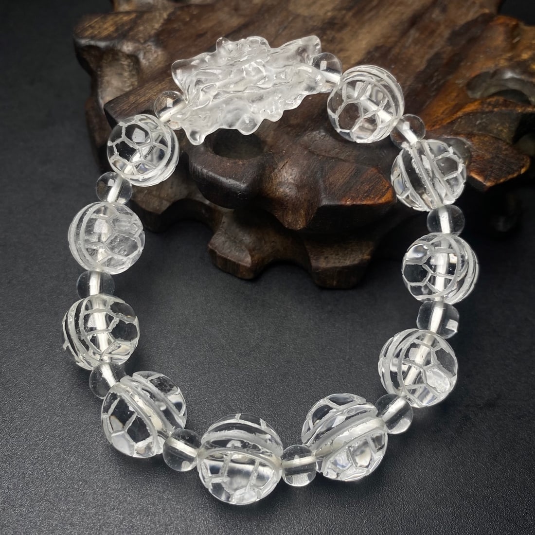 An Exquisite Crystal Bracelets: An Exquisite Crystal Bracelets,Size:12mm,26mmx13mm 水晶手串