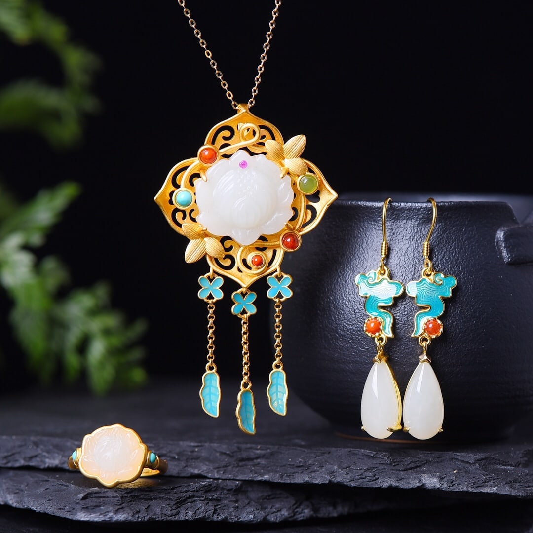A Set of Fine Sterling Silver-Gold Plated Inlaid White Jade Jewelrys: A Set of Fine Sterling Silver-Gold Plated Inlaid White Jade Jewelrys,Size:(Pendant)20mmx21mm,(Earrings)8mmx16mm,(Ring)11mmx12mm 