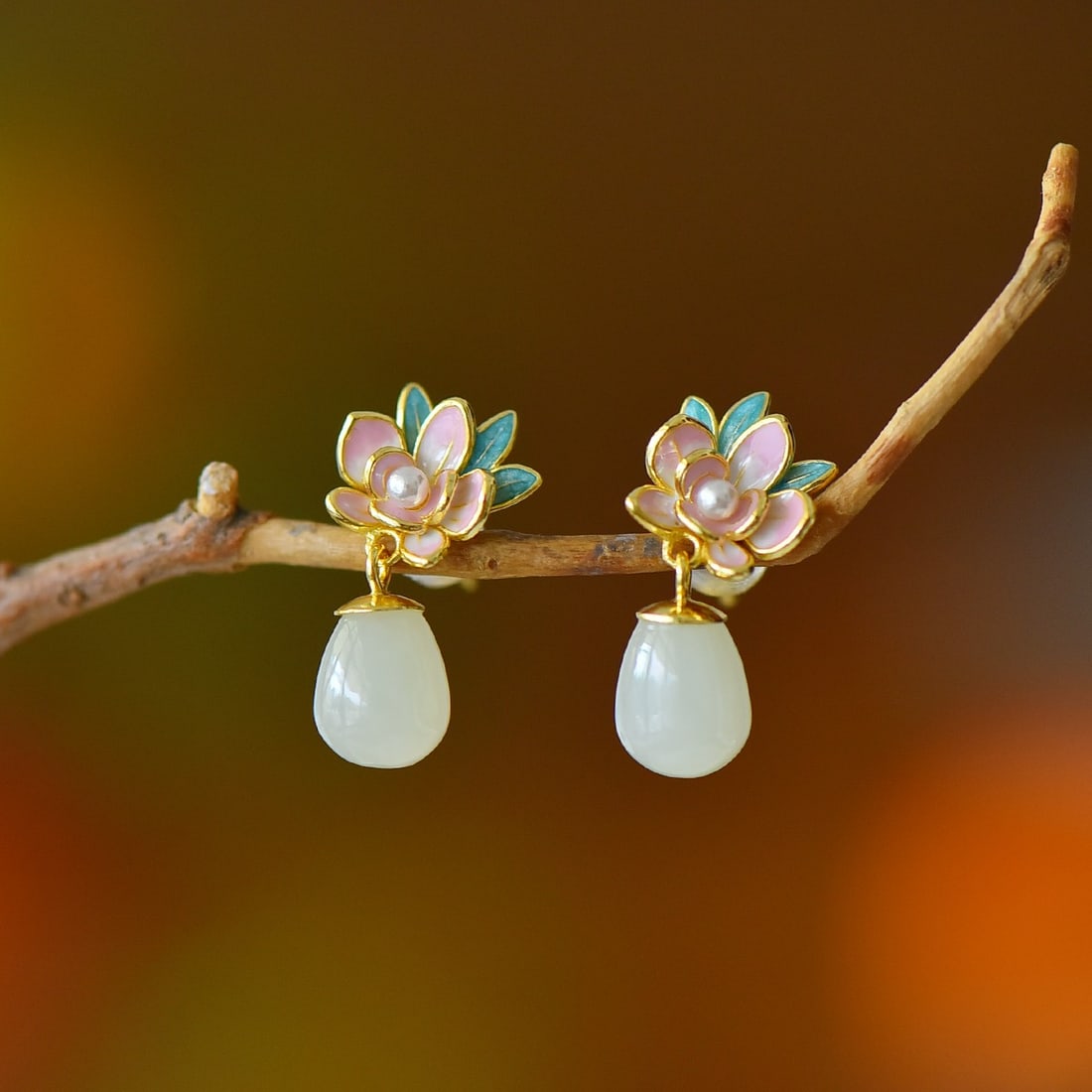 A Pair of Exquisite Sterling Silver-Gold Plated Inlaid White Jade Earrings,Inlaid Pearls: A Pair of Exquisite Sterling Silver-Gold Plated Inlaid White Jade Earrings,Inlaid Pearls,Size:7mmx10mm 