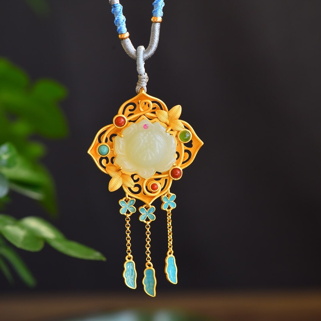 An Exquisite Sterling Silver-Gold Plated Inlaid White Jade Pendant: An Exquisite Sterling Silver-Gold Plated Inlaid White Jade Pendant 纯银镀金镶白玉吊坠