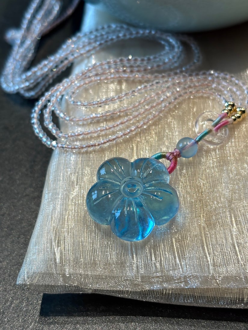 An Exquisite Aquamarine Flower Pendant: An Exquisite Aquamarine Flower Pendant,Size:21.6mmx10mm,Total Weight:13g 海蓝宝花朵吊坠