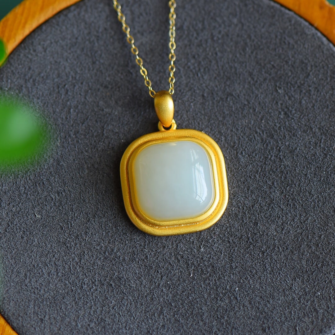 A Set of Fine Sterling Silver-Gold Plated Inlaid White Jade Jewelrys: A Set of Fine Sterling Silver-Gold Plated Inlaid White Jade Jewelrys,Size:(Pendant)15mmx15mm,(Ring)10mmx10mm,(Earrings)10mmx10mm 