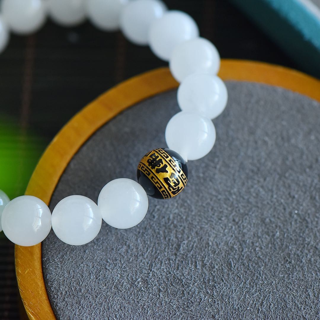 An Exquisite White Jade Bracelets: An Exquisite White Jade Bracelets,Size:10mm 白玉手串