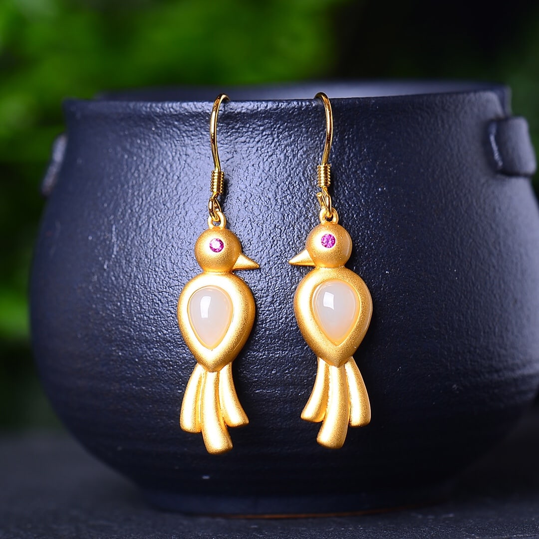 A Set of Fine Sterling Silver-Gold Plated Inlaid White Jade Jewelrys: A Set of Fine Sterling Silver-Gold Plated Inlaid White Jade Jewelrys,Size:(Earrings)5mmx7mm,(Pendant)7mmx9mm,(Ring)10mmx10mm 