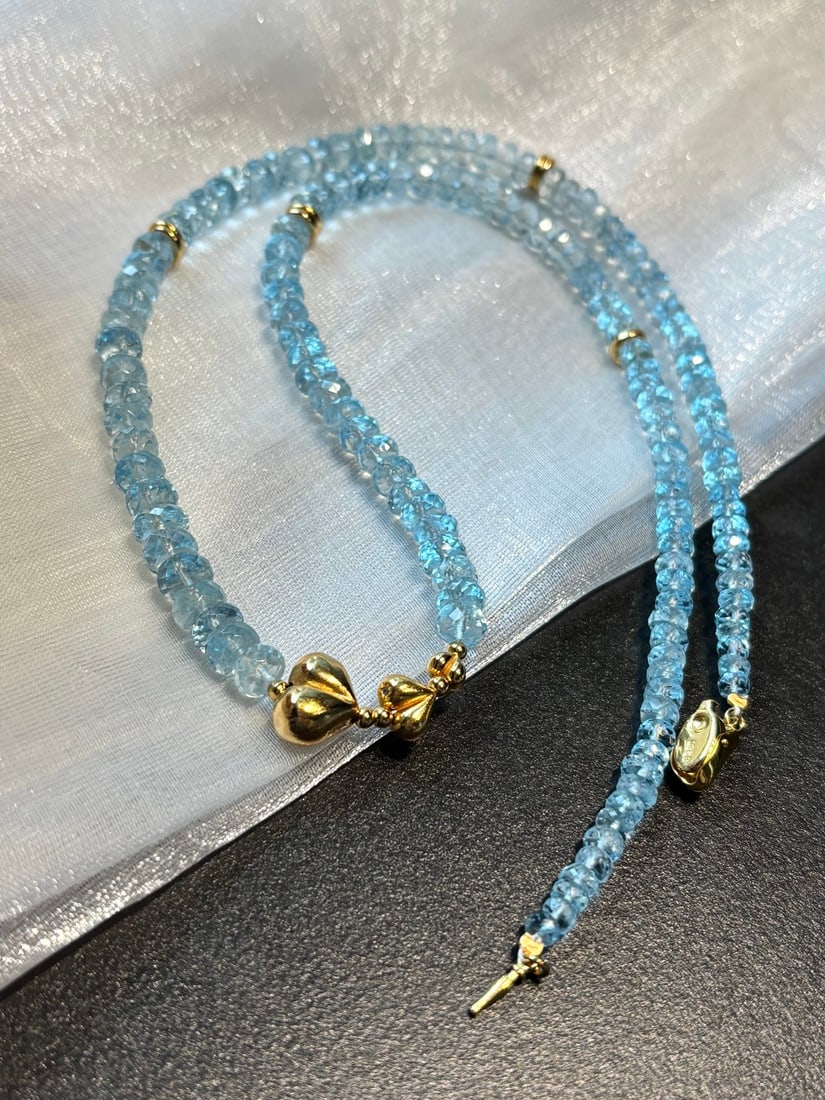 An Exquisite Aquamarine Necklace: An Exquisite Aquamarine Necklace,Size:10mm-5.6mm,Weight:31.8g 海蓝宝项链