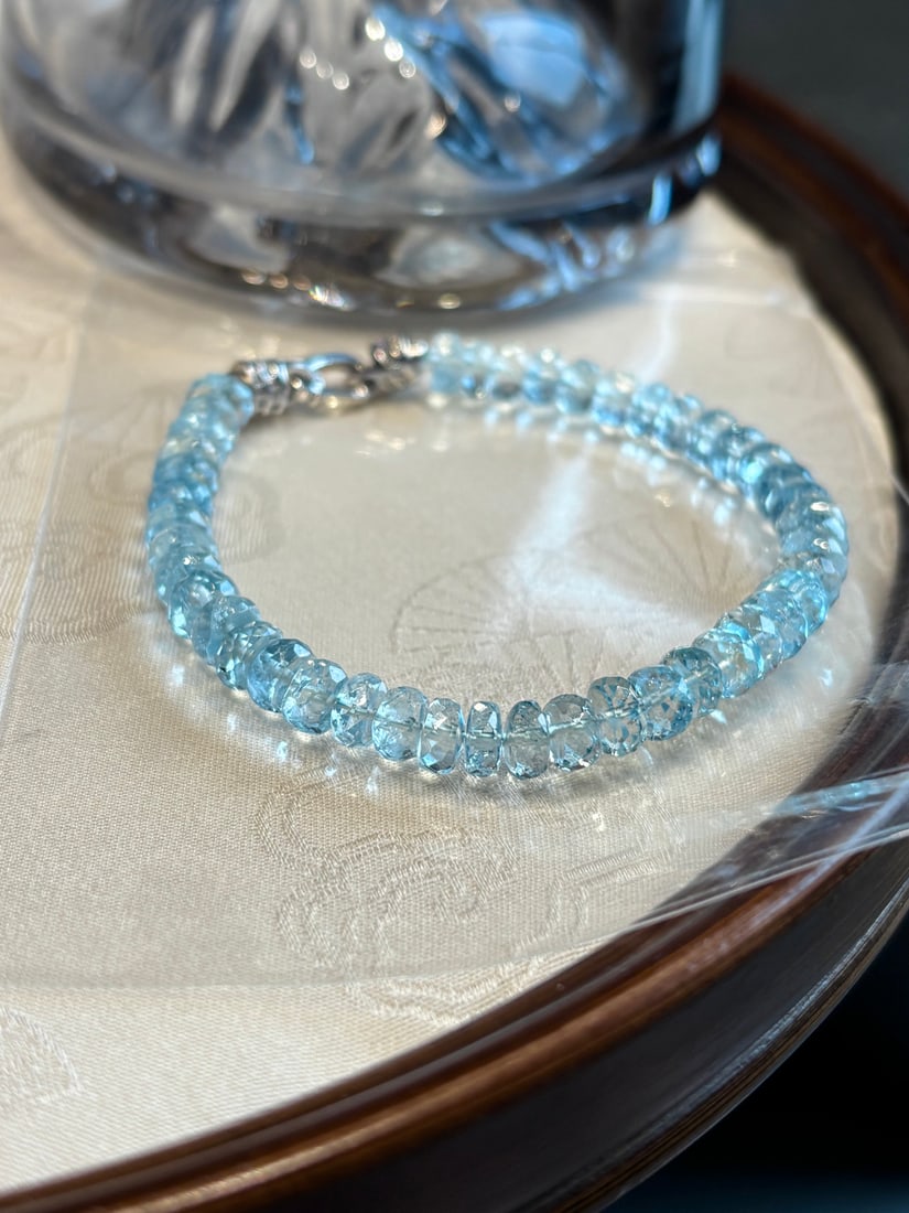 An Exquisite Aquamarine Bracelets: An Exquisite Aquamarine Bracelets,Size:6mm,Weight:10.5g 海蓝宝手串