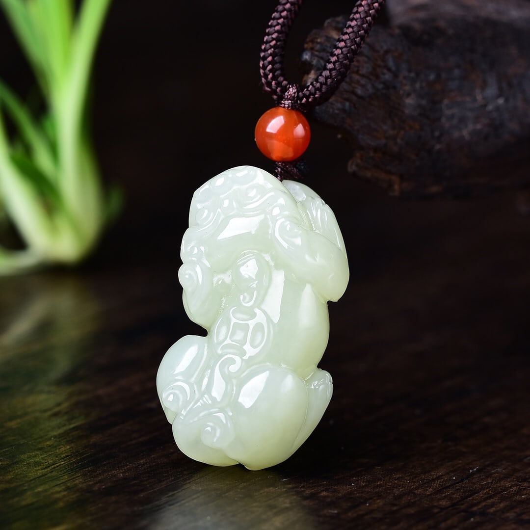 An Exquisite White Jade Auspicious Beast Pendant: An Exquisite White Jade Auspicious Beast Pendant,Size:18mmx33mm 白玉瑞兽吊坠