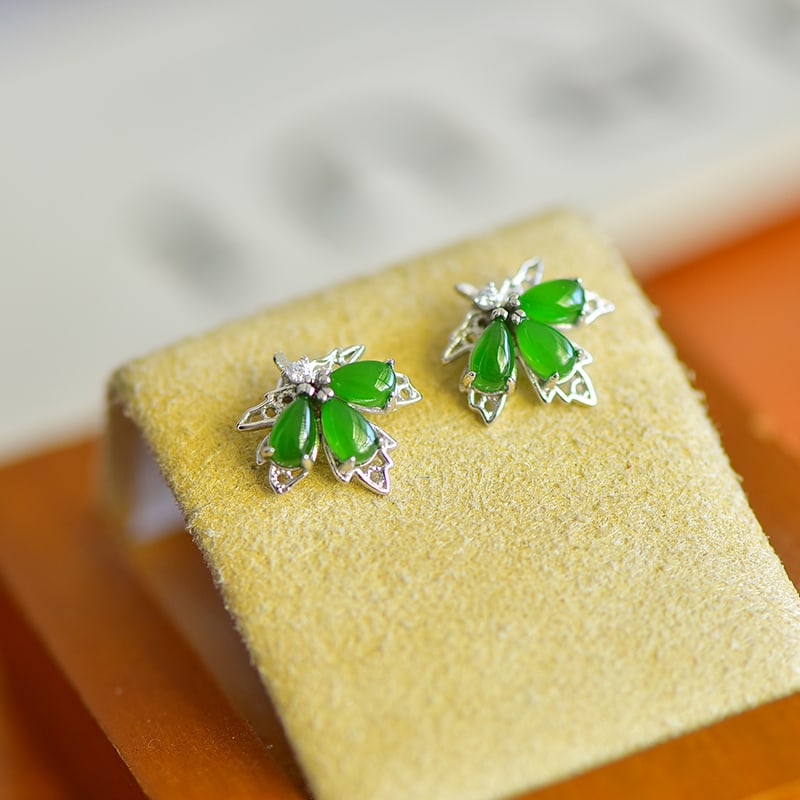 A Pair of Exquisite Sterling Silver Inlaid White Jade Earrings: A Pair of Exquisite Sterling Silver Inlaid White Jade Earring,Size:3mmx5mm 一对纯银镶白玉耳钉