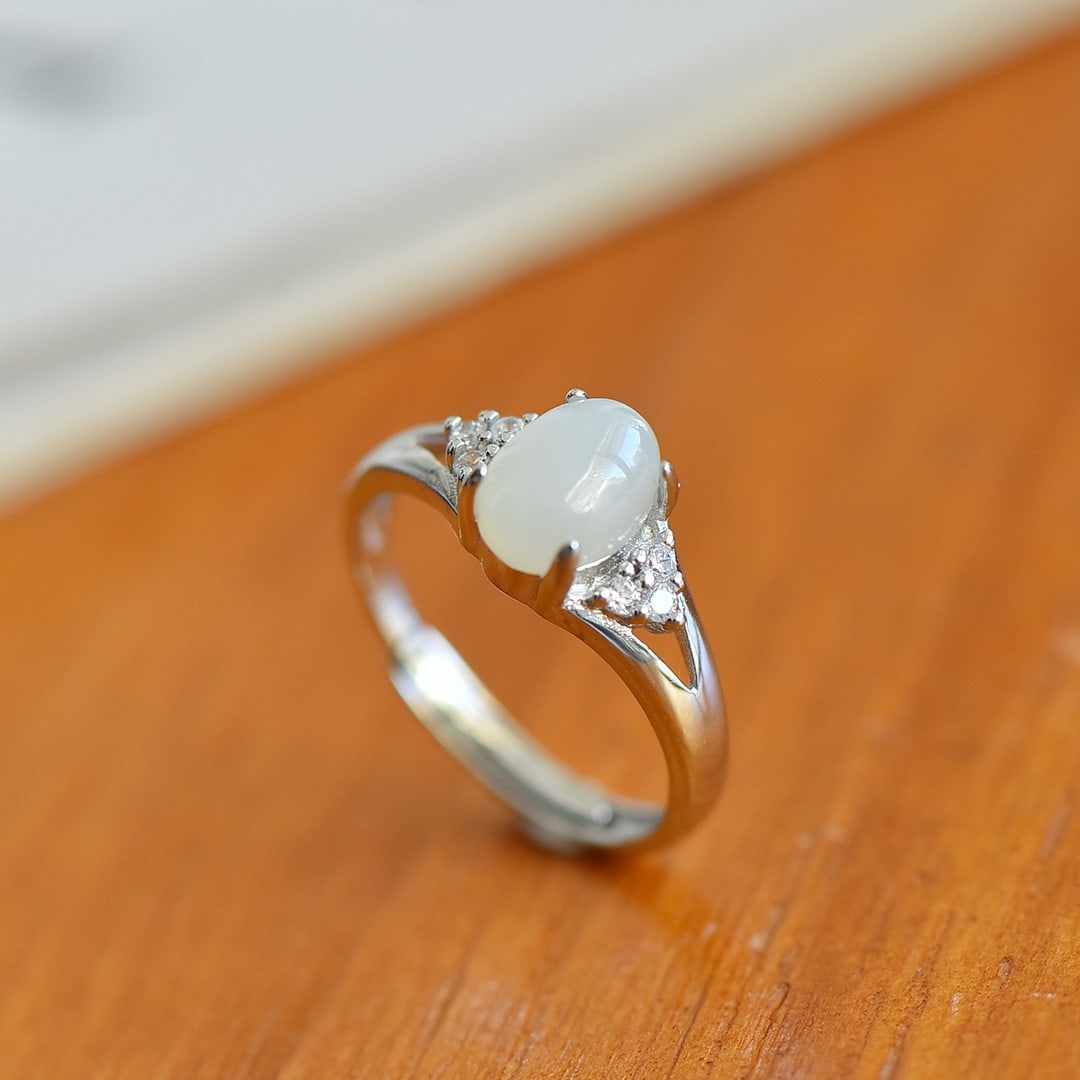 An Exquisite Sterling Silver Inlaid White Jade Ring: An Exquisite Sterling Silver Inlaid White Jade Ring,Size:5mmx8mm 纯银镶白玉戒指