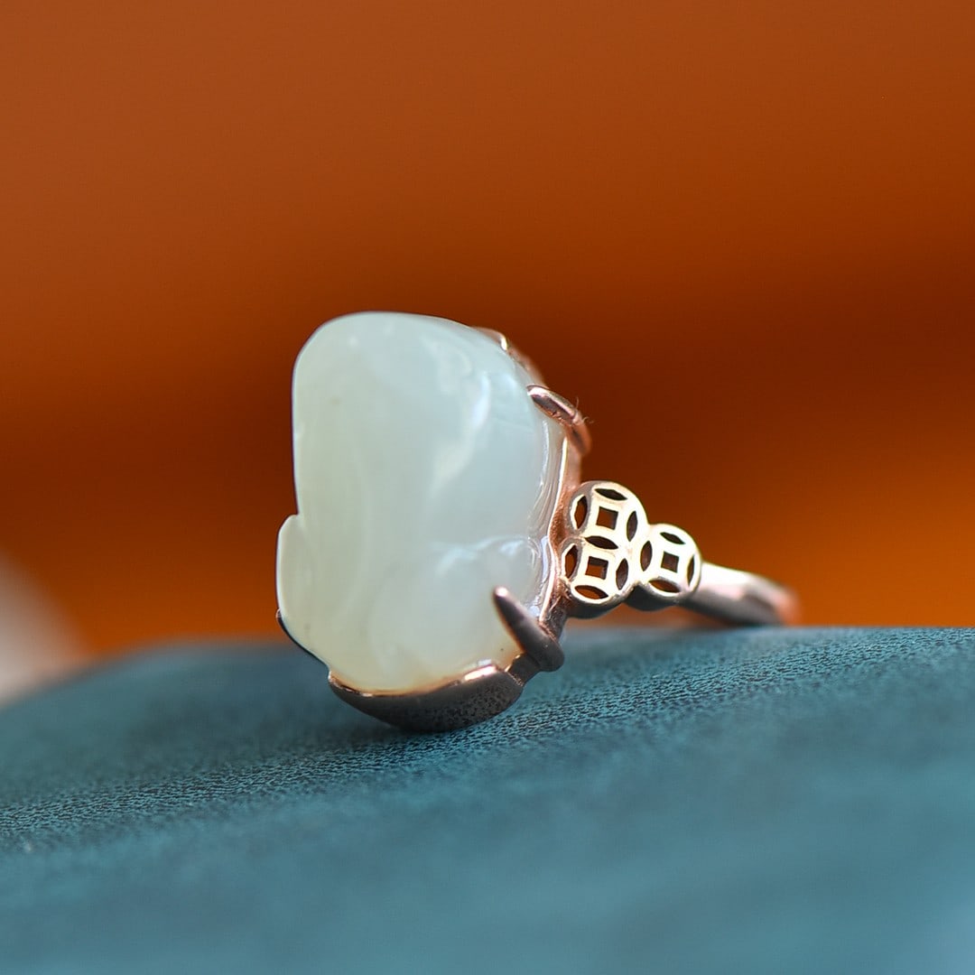 An Exquisite Sterling Silver-Gold Plated Inlaid White Jade Ring: Sterling Silver-Gold Plated Inlaid White Jade Ring , Size :10mmx16mm 纯银镀金镶白玉戒指,尺寸:10mmx16mm