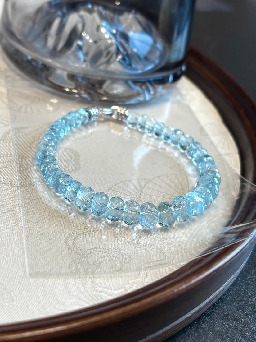 An Exquisite Aquamarine Bracelets: An Exquisite Aquamarine Bracelets,Size:7.8mm-5.8mm,Weight:13.3g 海蓝宝手串