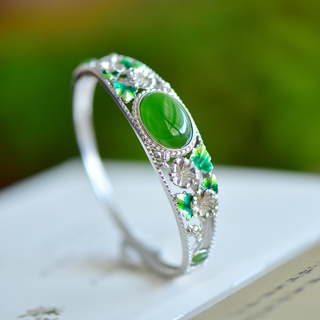 An Exquisite Sterling Silver Inlaid Jasper Enamel Bracelets: An Exquisite Sterling Silver Inlaid Jasper Enamel Bracelets,Size:13mmx18mm 纯银镶碧玉珐琅手镯