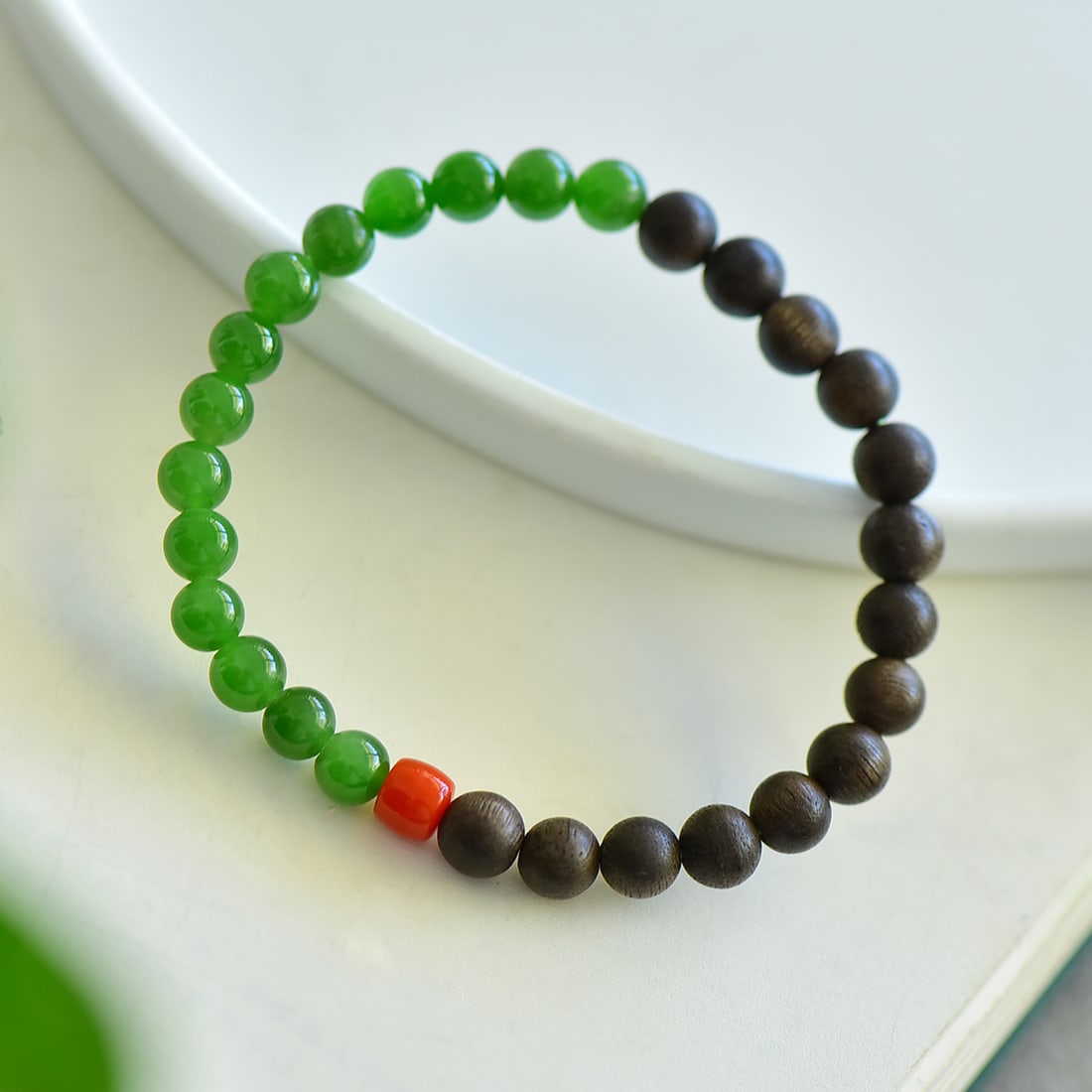 An Exquisite Jasper Eaglewood Bracelets: An Exquisite Jasper Eaglewood Bracelets,Size:6mm 碧玉沉香木手串