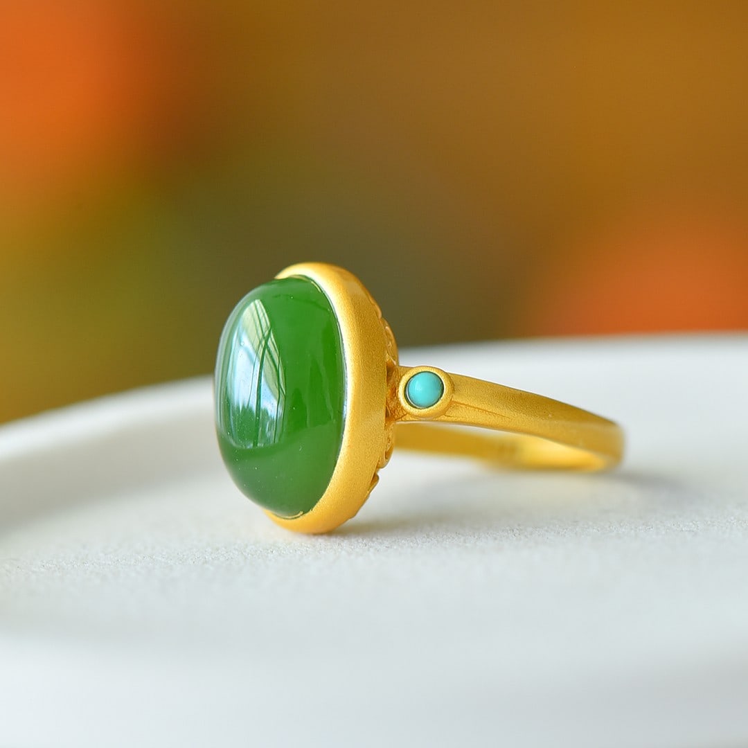 An Exquisite Sterling Silver-Gold Plated Inlaid Jasper Ring: An Exquisite Sterling Silver-Gold Plated Inlaid Jasper Ring 纯银镀金镶碧玉戒指