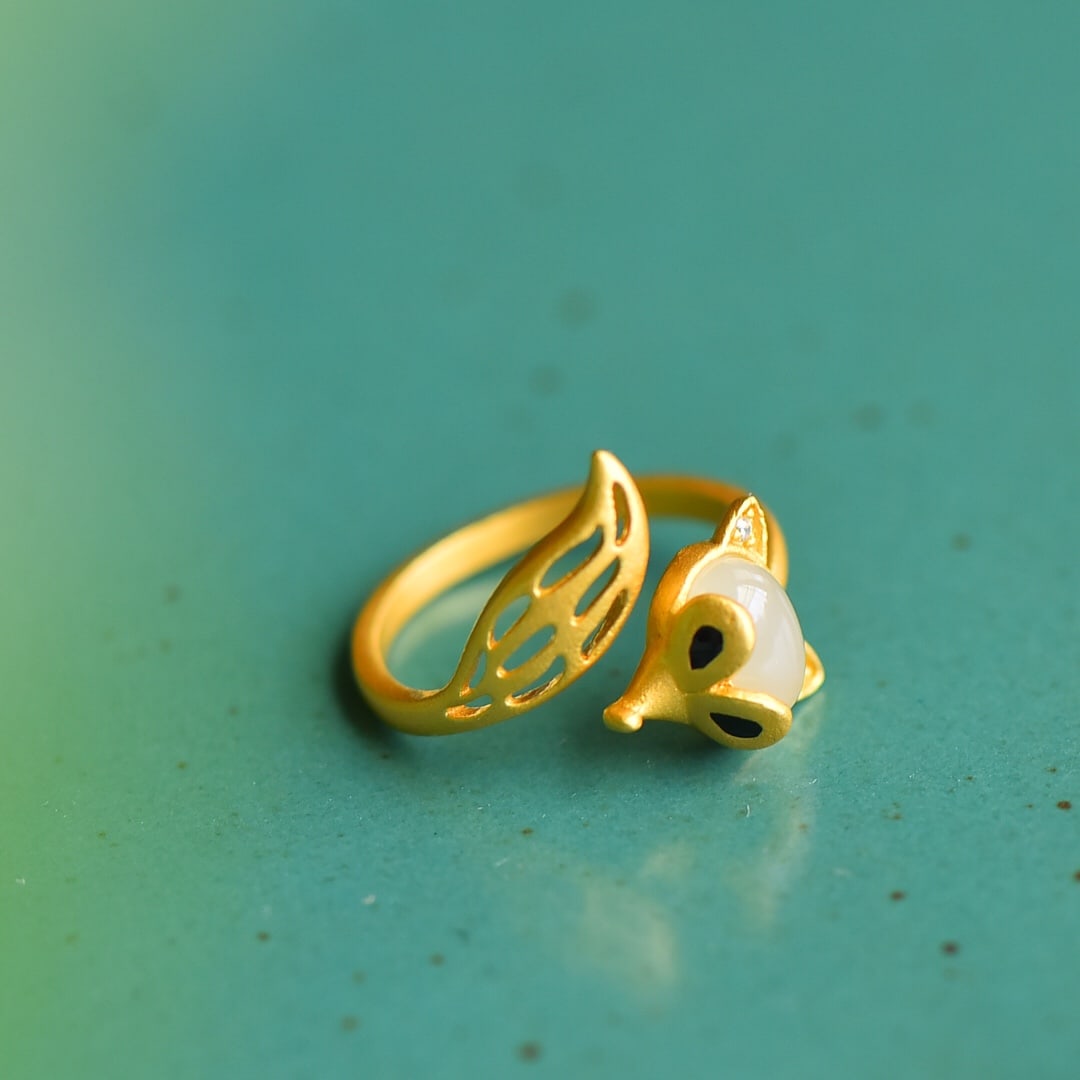 An Exquisite Sterling Silver-Gold Plated Inlaid White Jade Ring: An Exquisite Sterling Silver-Gold Plated Inlaid White Jade Ring 纯银镀金镶白玉戒指