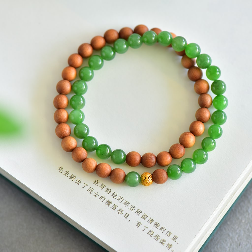 An Exquisite Jasper Sandalwood Bracelets: An Exquisite Jasper Sandalwood Bracelets,Size:6mm 寓意:吉祥平安.顺遂 『老山檀•碧玉清新显