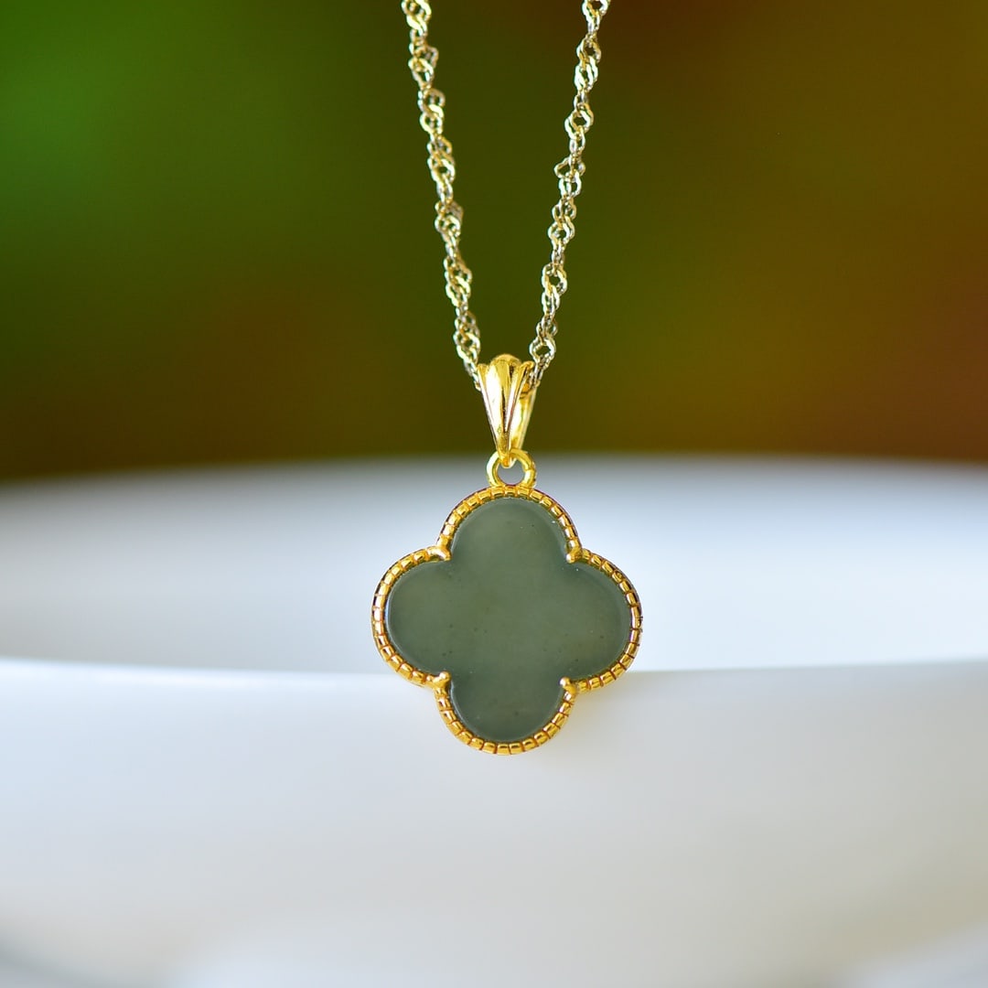 An Exquisite Sterling Silver-Gold Plated Inlaid Jasper Pendant: An Exquisite Sterling Silver-Gold Plated Inlaid Jasper Pendant,Size:14mmx14mm 纯银镀金镶碧玉吊坠