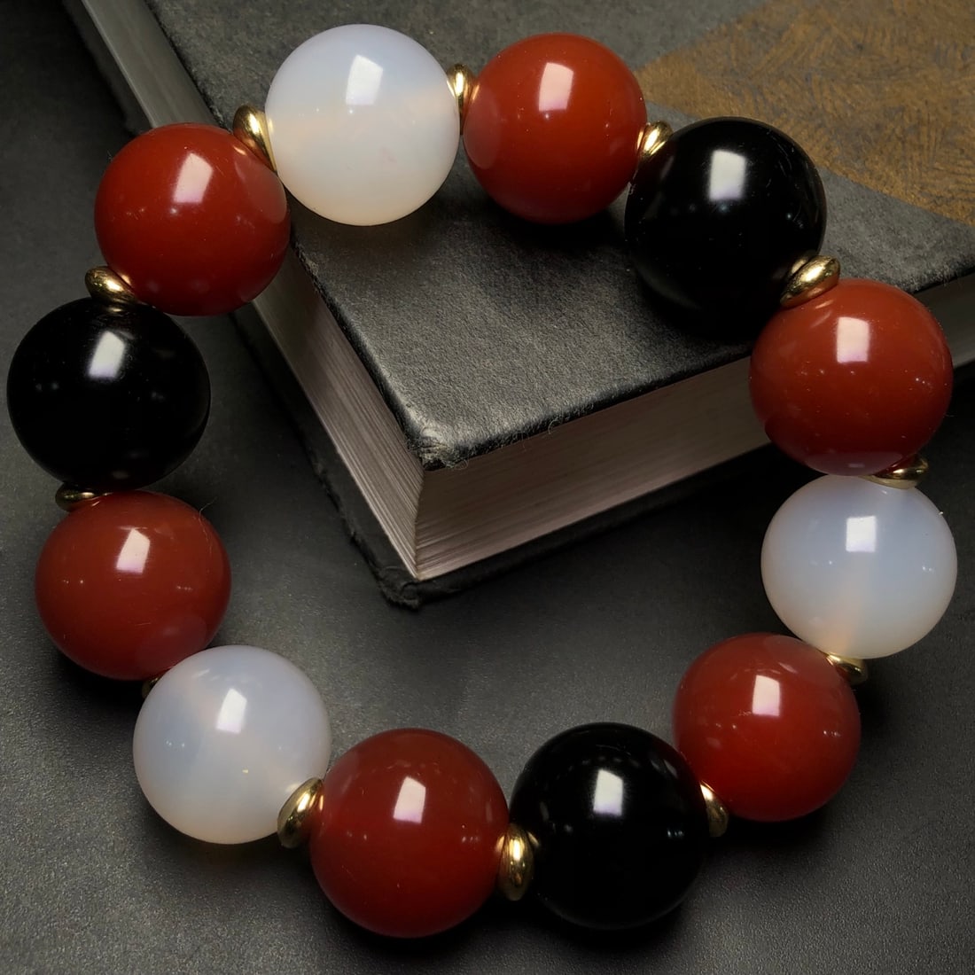 An Exquisite Agate Bracelets - 2
