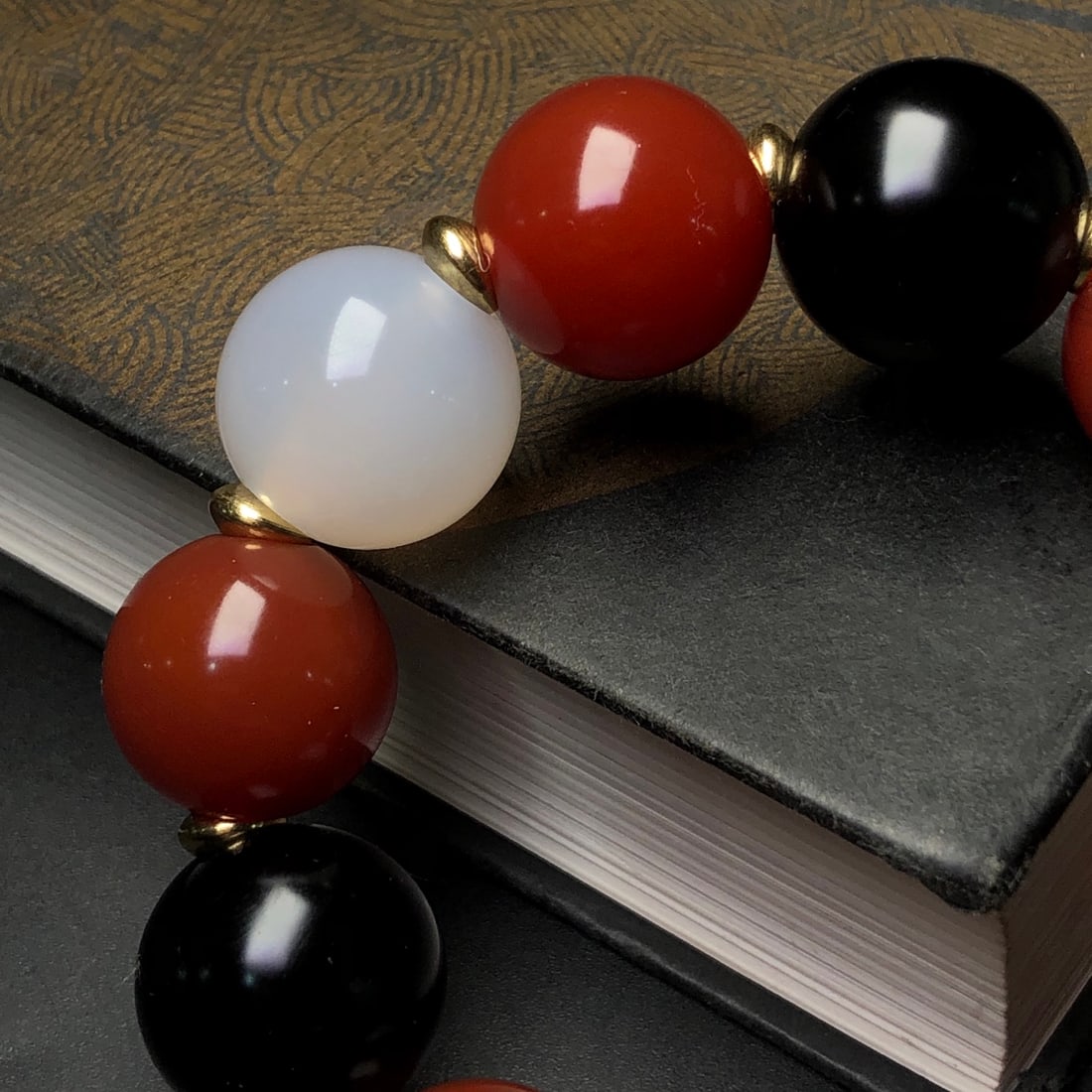 An Exquisite Agate Bracelets - 7