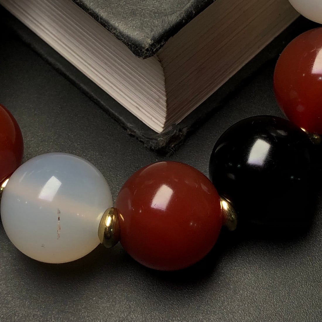 An Exquisite Agate Bracelets - 8