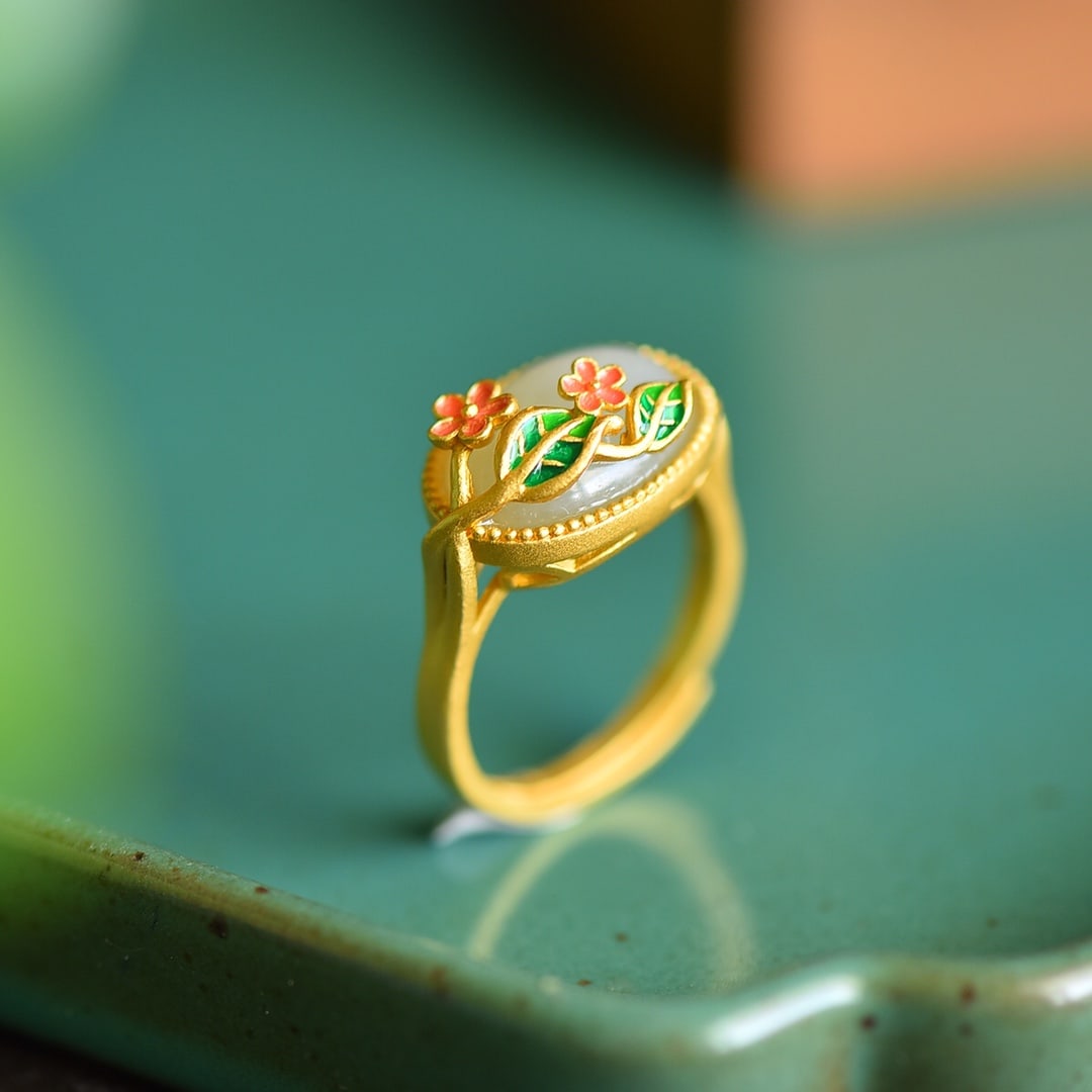 An Exquisite Sterling Silver-Gold Plated Inlaid White Jade Ring: An Exquisite Sterling Silver-Gold Plated Inlaid White Jade Ring 纯银镀金镶白玉戒指