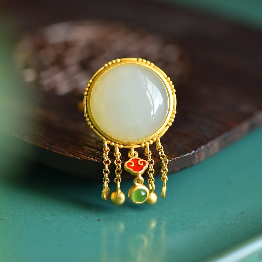 An Exquisite Sterling Silver-Gold Plated Inlaid White Jade Ring: An Exquisite Sterling Silver-Gold Plated Inlaid White Jade Ring 纯银镀金镶白玉戒指