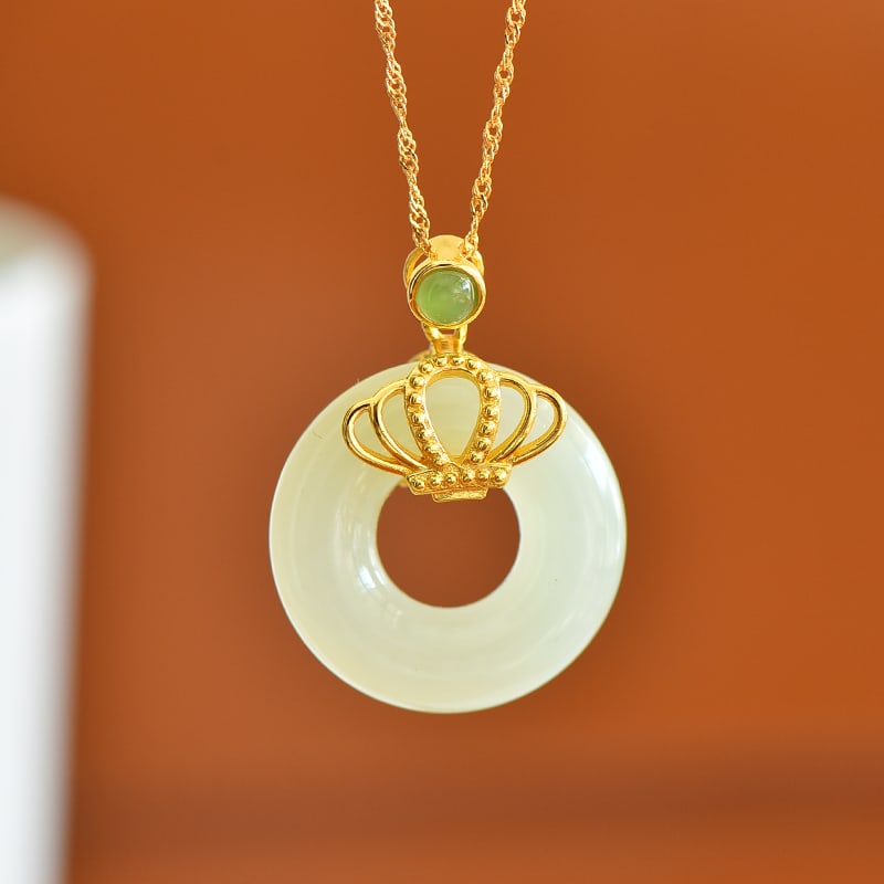 An Exquisite Sterling Silver-Gold Plated Inlaid White Jade Pendant,Inlaid Jasper: An Exquisite Sterling Silver-Gold Plated Inlaid White Jade Pendant,Inlaid Jasper,Size:25mmx25mm 纯银镀金镶白玉吊坠,嵌碧玉