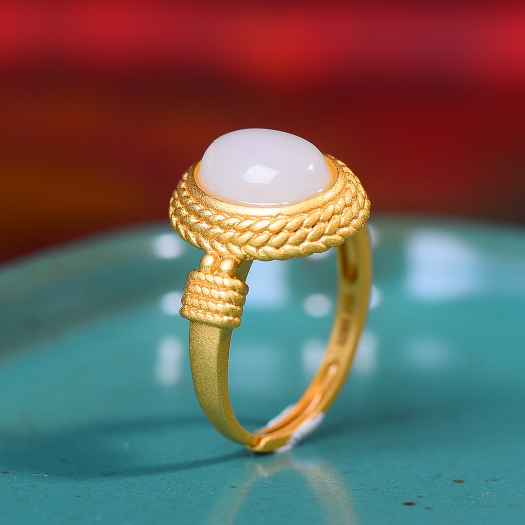 An Exquisite Sterling Silver-Gold Plated Inlaid White Jade Ring: An Exquisite Sterling Silver-Gold Plated Inlaid White Jade Ring,Size:8mmx10mm 纯银镀金镶白玉戒指