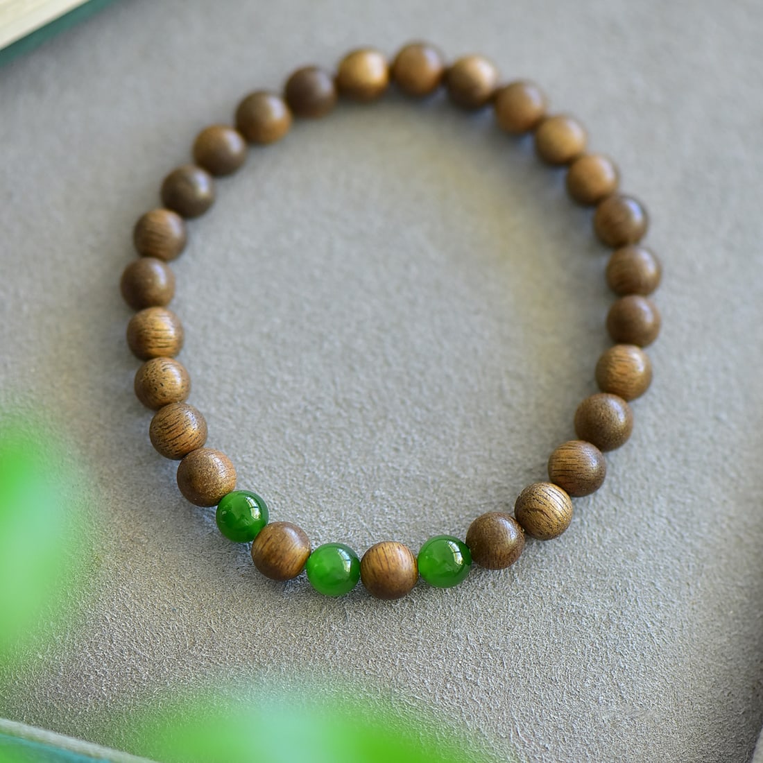 An Exquisite Jasper Eaglewood Bracelets: An Exquisite Jasper Eaglewood Bracelets,Size:6mm 碧玉沉香木手串