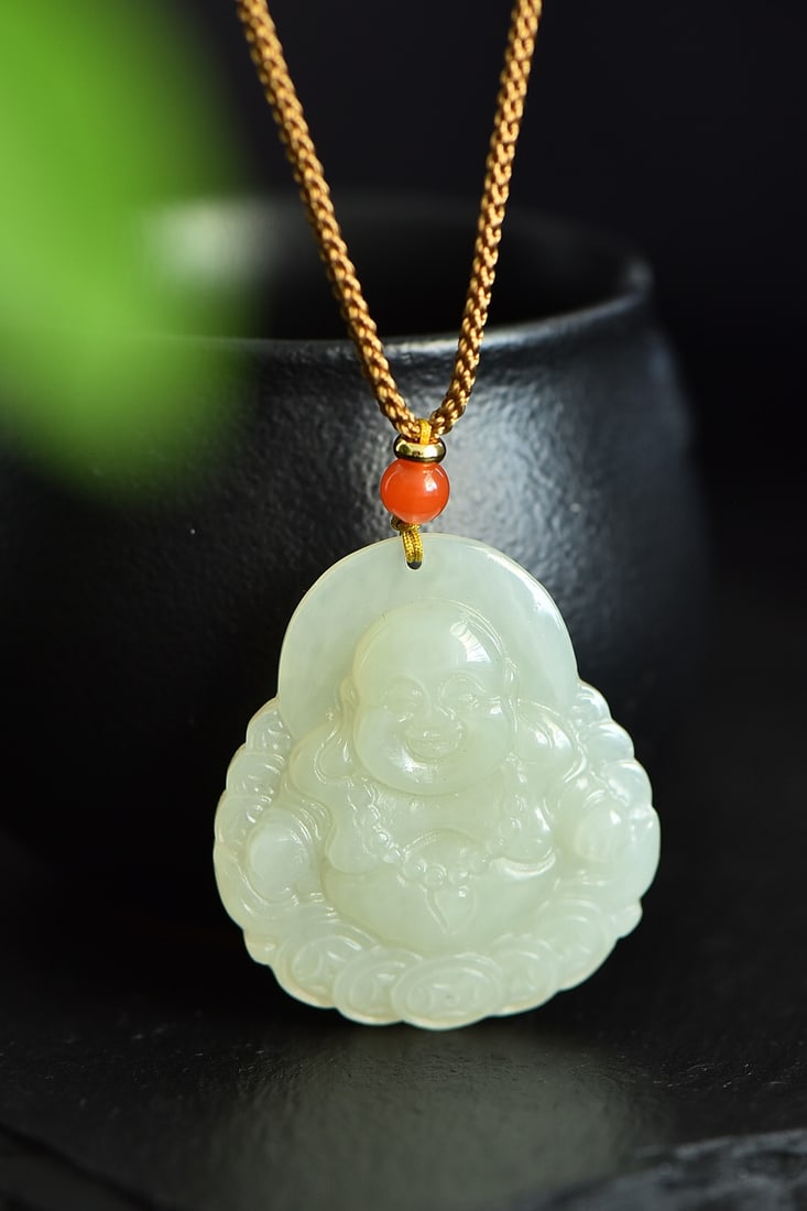 An Exquisite White Jade Maitreya Buddha Pendant: An Exquisite White Jade Maitreya Buddha Pendant,Size:31mmx35mm 寓意:吉祥 心怀天下 能容天下事 