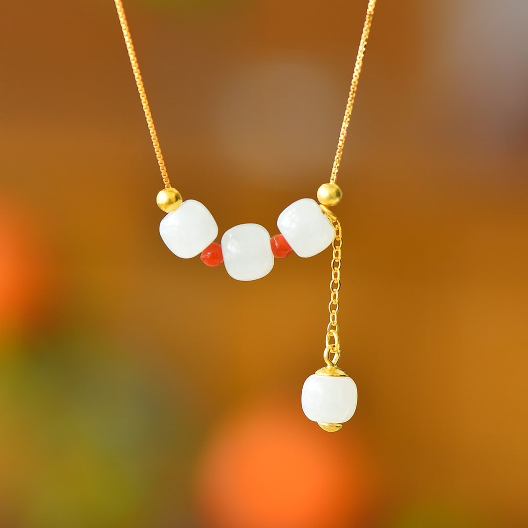 An Exquisite Sterling Silver-Gold Plated Inlaid White Jade Pendant,With Agate: An Exquisite Sterling Silver-Gold Plated Inlaid White Jade Pendant,With Agate,Size:6mmx7mm 纯银镀金镶白玉吊坠,配玛瑙