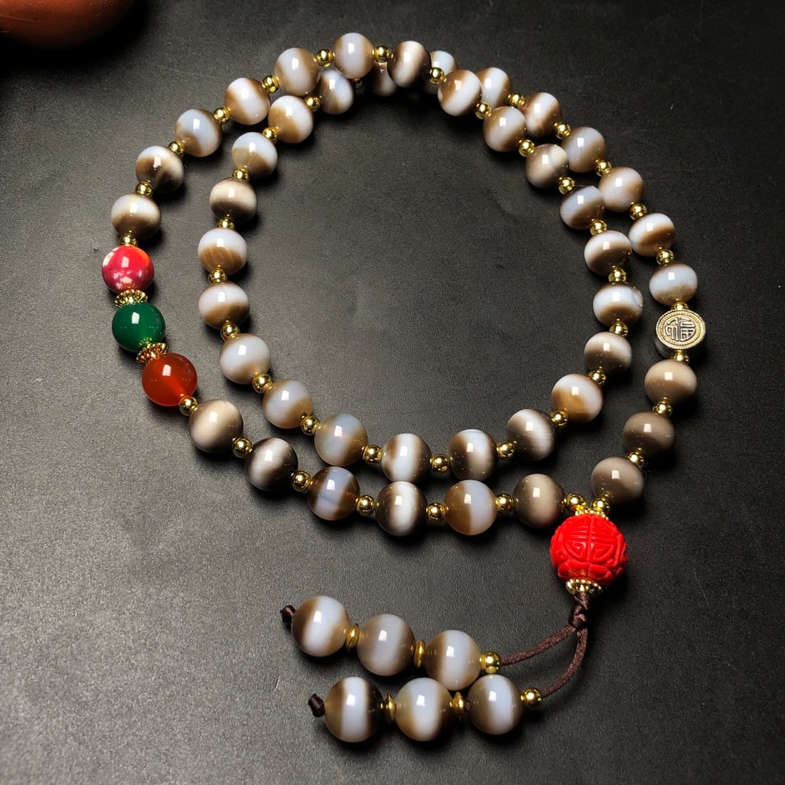 An Exquisite Agate Necklace (1 of 9)