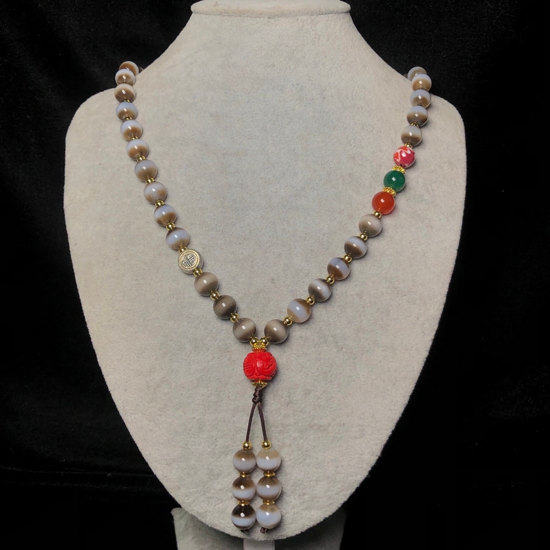 An Exquisite Agate Necklace - 9