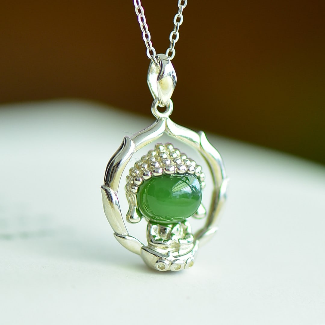 An Exquisite Sterling Silver Inlaid Jasper Pendant: An Exquisite Sterling Silver Inlaid Jasper Pendant 纯银镶碧玉吊坠