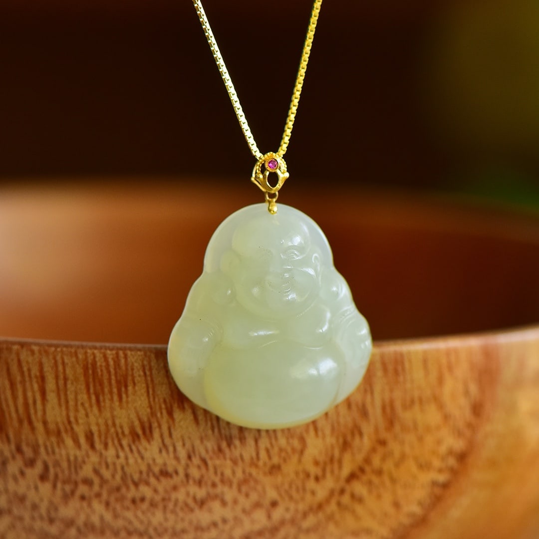 An Exquisite White Jade Maitreya Buddha Pendant: An Exquisite White Jade Maitreya Buddha Pendant,Size:21mmx19mm 寓意:吉祥 平安健康 白玉弥勒佛像吊坠
