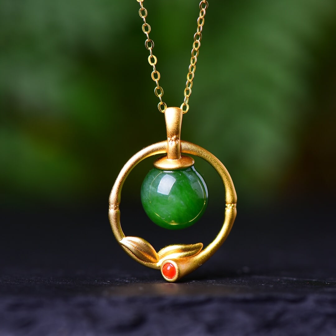 An Exquisite Sterling Silver-Gold Plated Inlaid Jasper Pendant: An Exquisite Sterling Silver-Gold Plated Inlaid Jasper Pendant,Size:10mmx10mm 纯银镀金镶碧玉吊坠