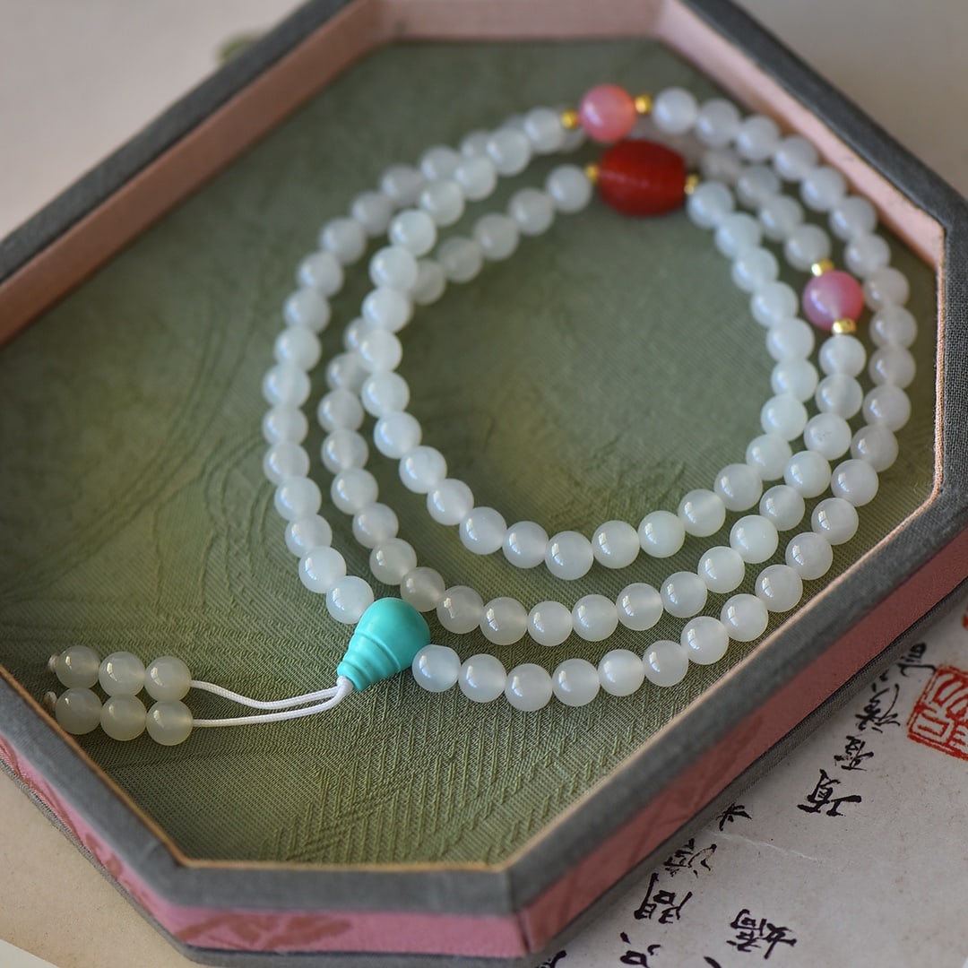 An Exquisite White Jade Necklace,With Turquoise With Agate: An Exquisite White Jade Necklace,With Turquoise With Agate,Size:6mmmm 白玉项链,配绿松石和玛瑙