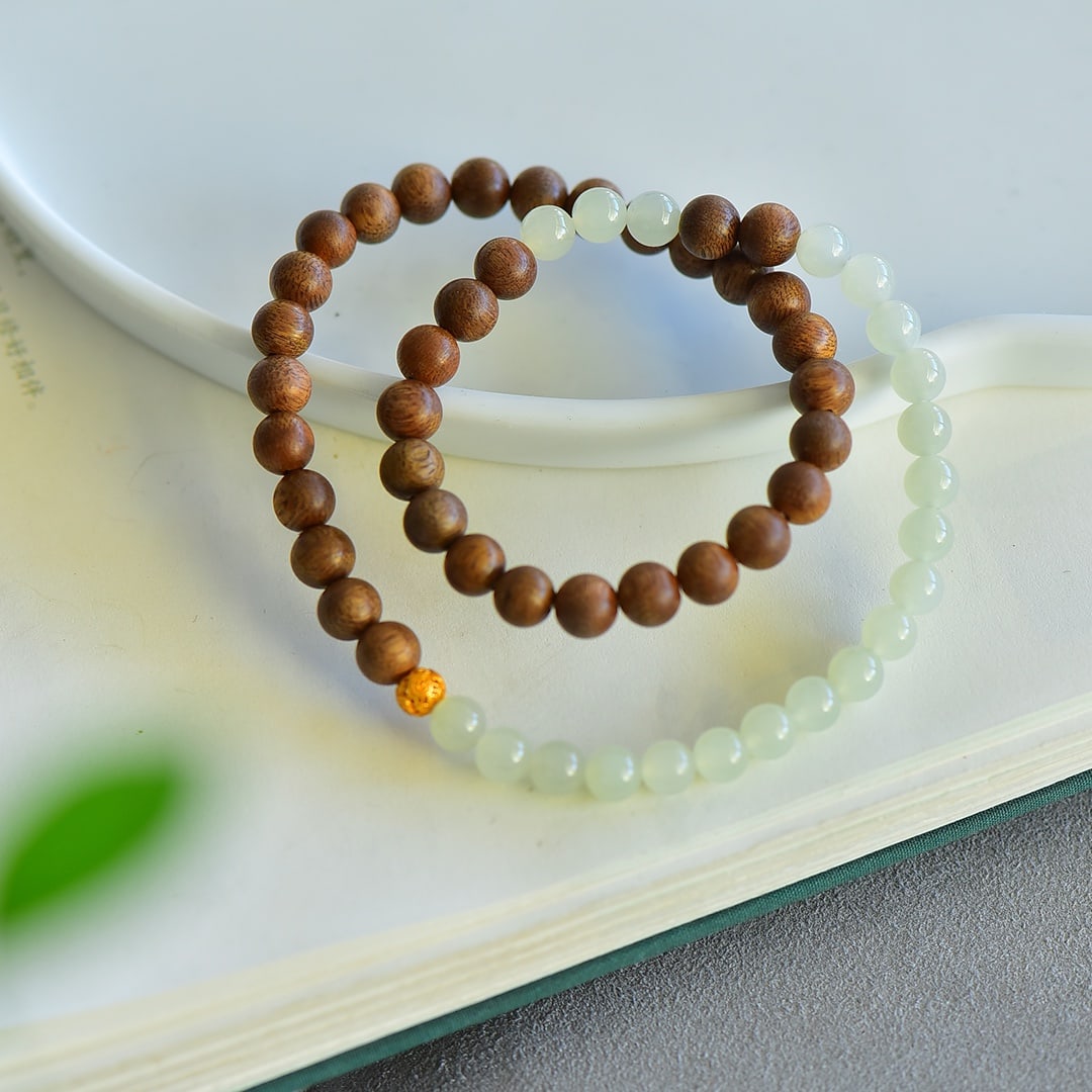 An Exquisite White Jade Eaglewood Bracelets: An Exquisite White Jade Eaglewood Bracelets,Size:6mm 白玉沉香木手串