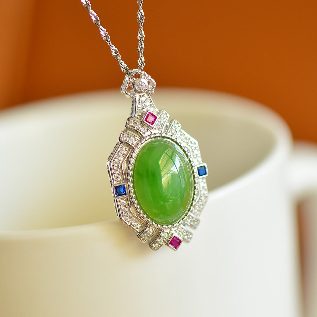 An Exquisite Sterling Silver Inlaid Jasper Pendant,Inlaid Diamonds: An Exquisite Sterling Silver Inlaid Jasper Pendant,Inlaid Diamonds,Size:12mmx16mm 纯银镶碧玉吊坠,嵌钻石